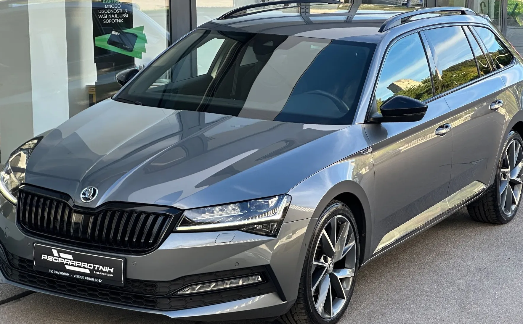 Zunanja slika - Škoda Superb - Combi Sportline 2.0 TDI DSG 4x4 DCC-ACC-KLJUKA - 2