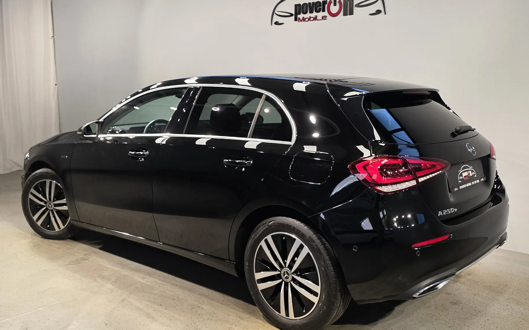 Zunanja slika - Mercedes-Benz A-Razred - A 250 e Avt. 1.LAST PHEV KAM NAVI TEMP LANE - 3