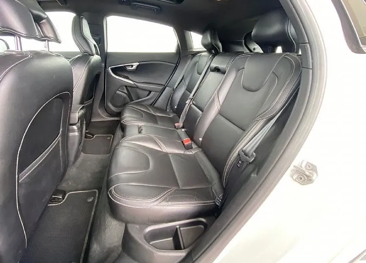 Zunanja slika - Volvo V40 - D4 R-Design 5cilindrov NOV MOTOR bliss panorama - 7