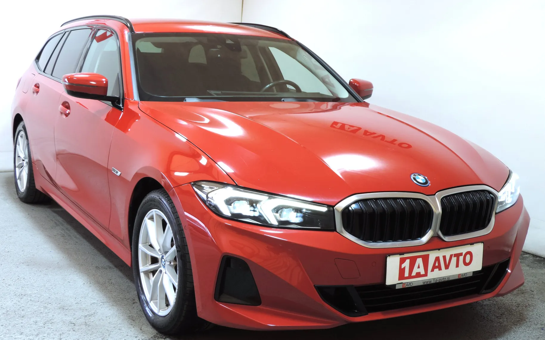 Zunanja slika - BMW Serija 3 - 320e Touring Avt. USNJE-KAMERA-MRTVI KOTI-KLJUKA - 3