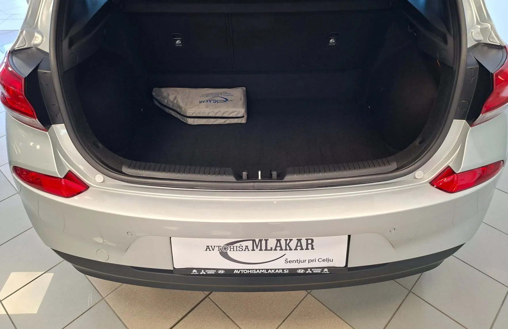 Zunanja slika - Hyundai i30 - 1.6 CRDi 110 Style-1.LASTNIK-SLO-LED-KAMERA-PDC- - 16