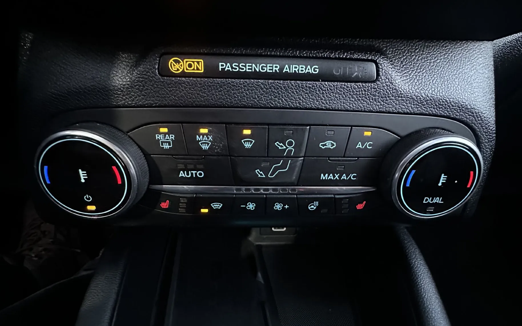 Notranja slika - Ford Kuga - 1.5 EcoBoost ST-Line.NEMŠKA.PANORAMA.KLJUKA.BENCIN - 15