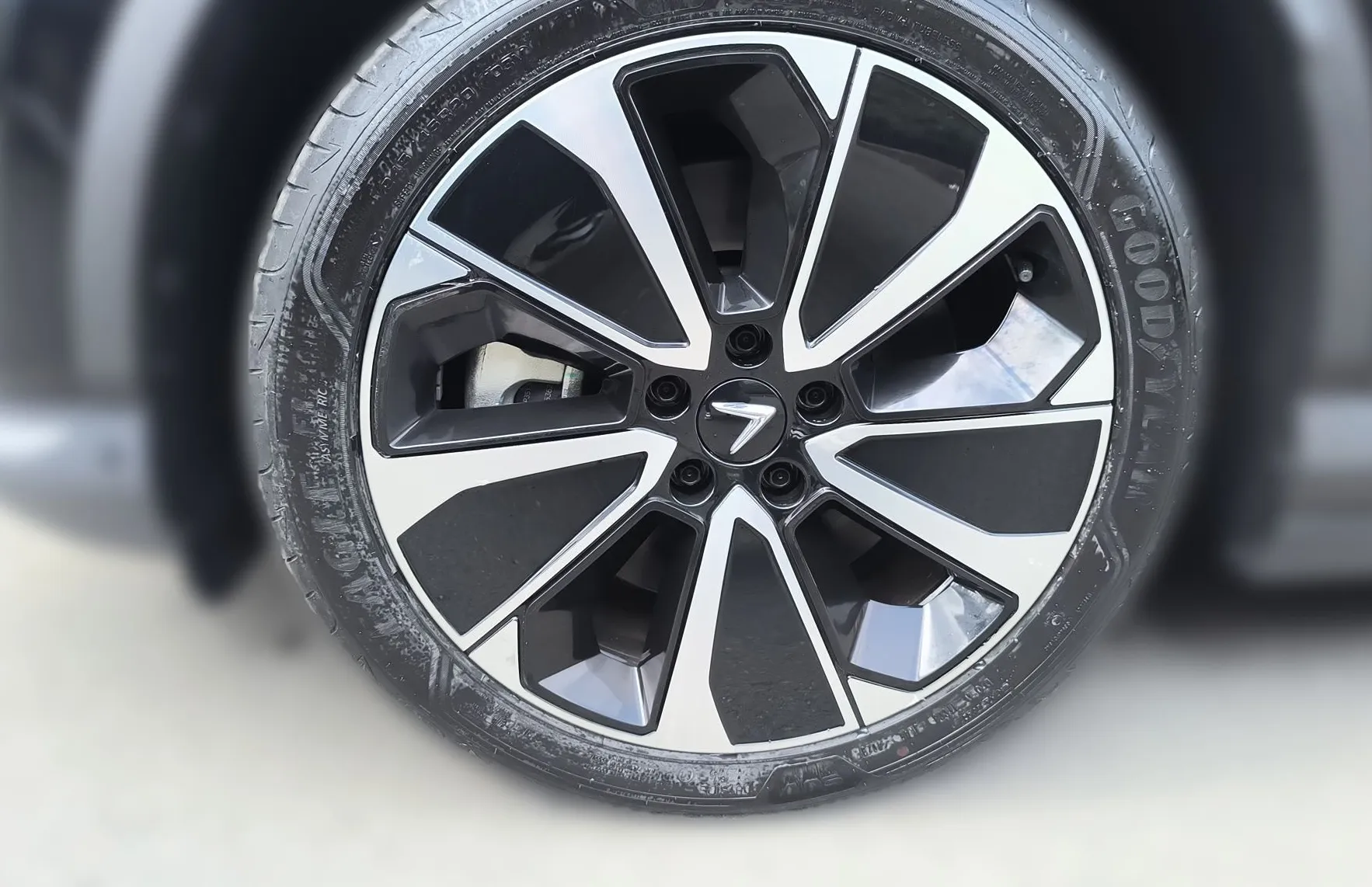 Zunanja slika - Vinfast VF8 - 87.7kWh AWD Plus 408PS-GRATIS POLNILNICA 22 KW - 8