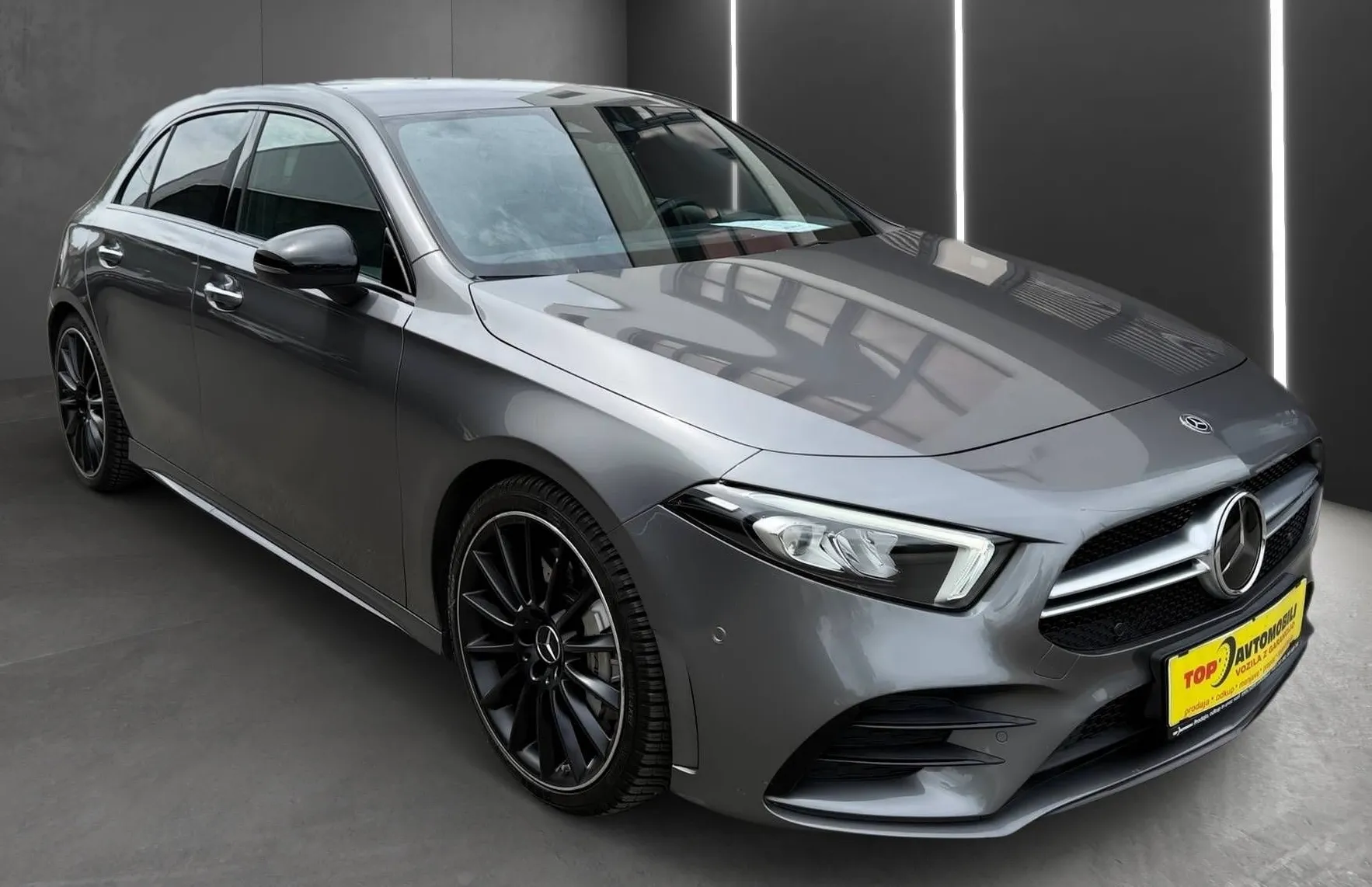 Zunanja slika - Mercedes-Benz A-Razred - 35 AMG 4MATIC + DTC LED KAM NAVI PDC RADAR TOP - 10