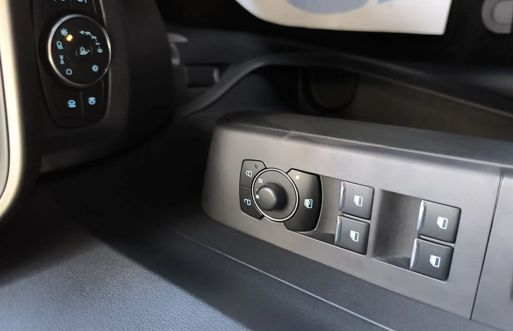 Zunanja slika - Ford Tourneo - Courier TITANIUM 1.0 125PS M6 - 20