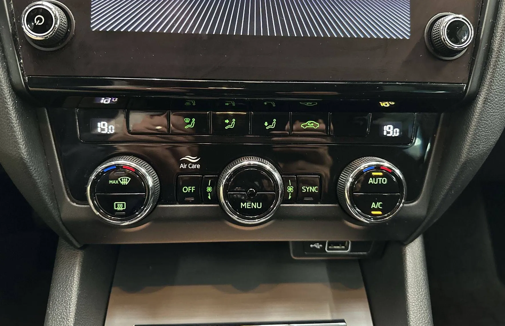 Zunanja slika - Škoda Octavia - Combi 1.6 TDI Family - 19