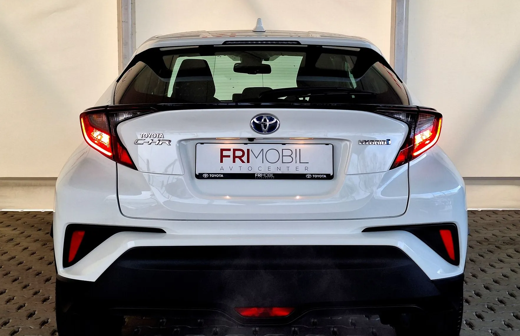 Zunanja slika - Toyota C-HR - 1.8 hibrid  HEV  C-ENTER Smart CVT - 6