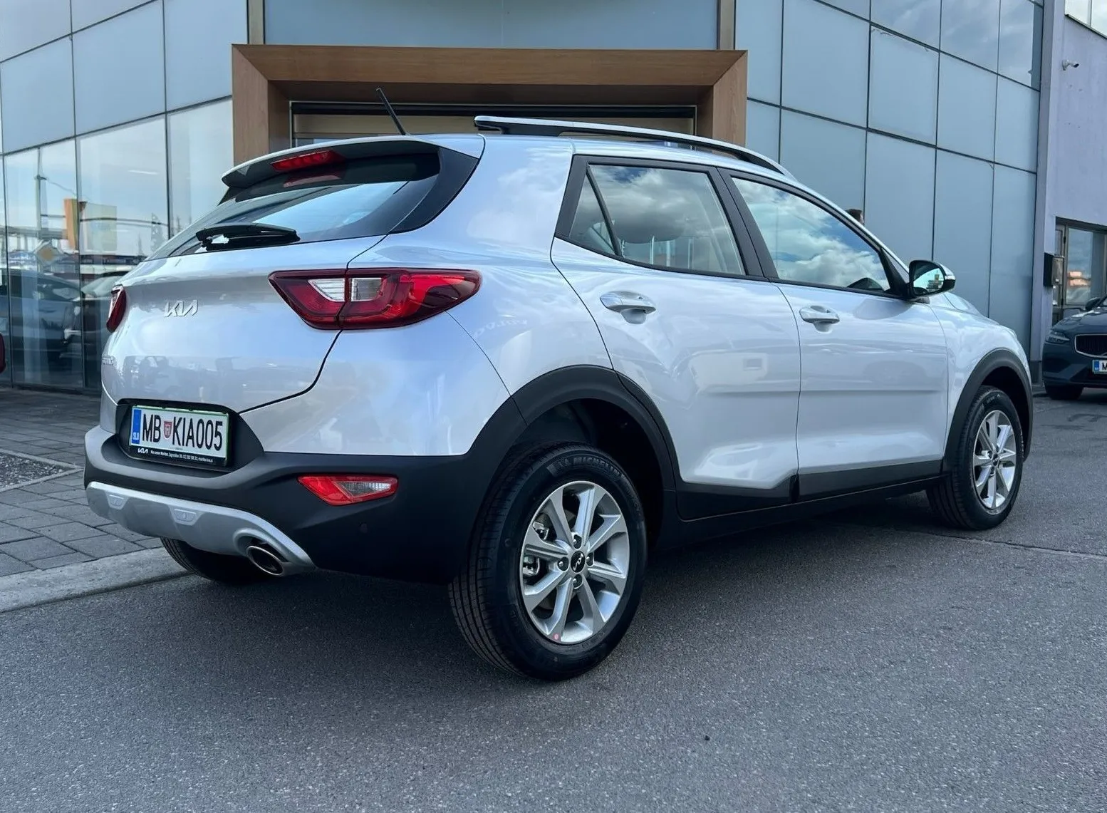 Zunanja slika - KIA Stonic - 1.2 DPI 57.9 kW  79 KM  LX Urban+ M T - 4