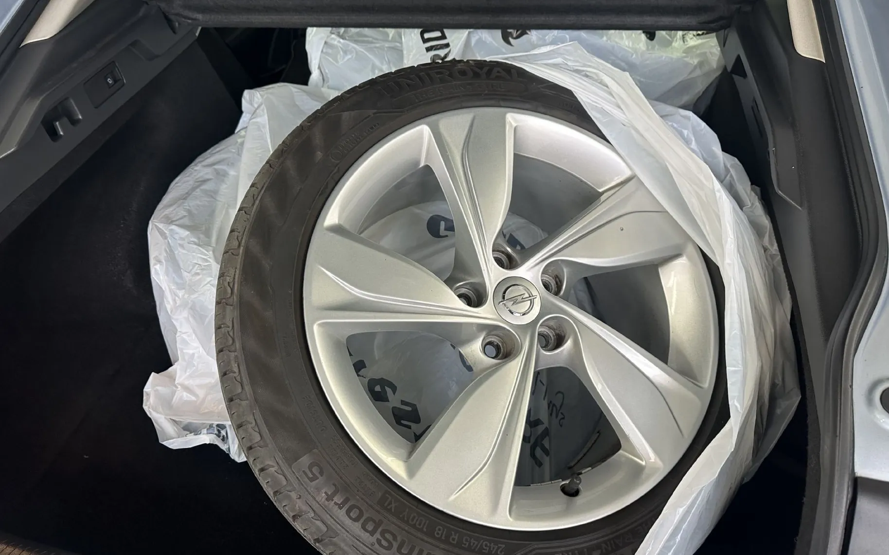 Notranja slika - Opel Insignia - 2.0 CDTI Innovation.NEMŠKI+4ALU.KAMERA.USNJE.DIZEL - 18