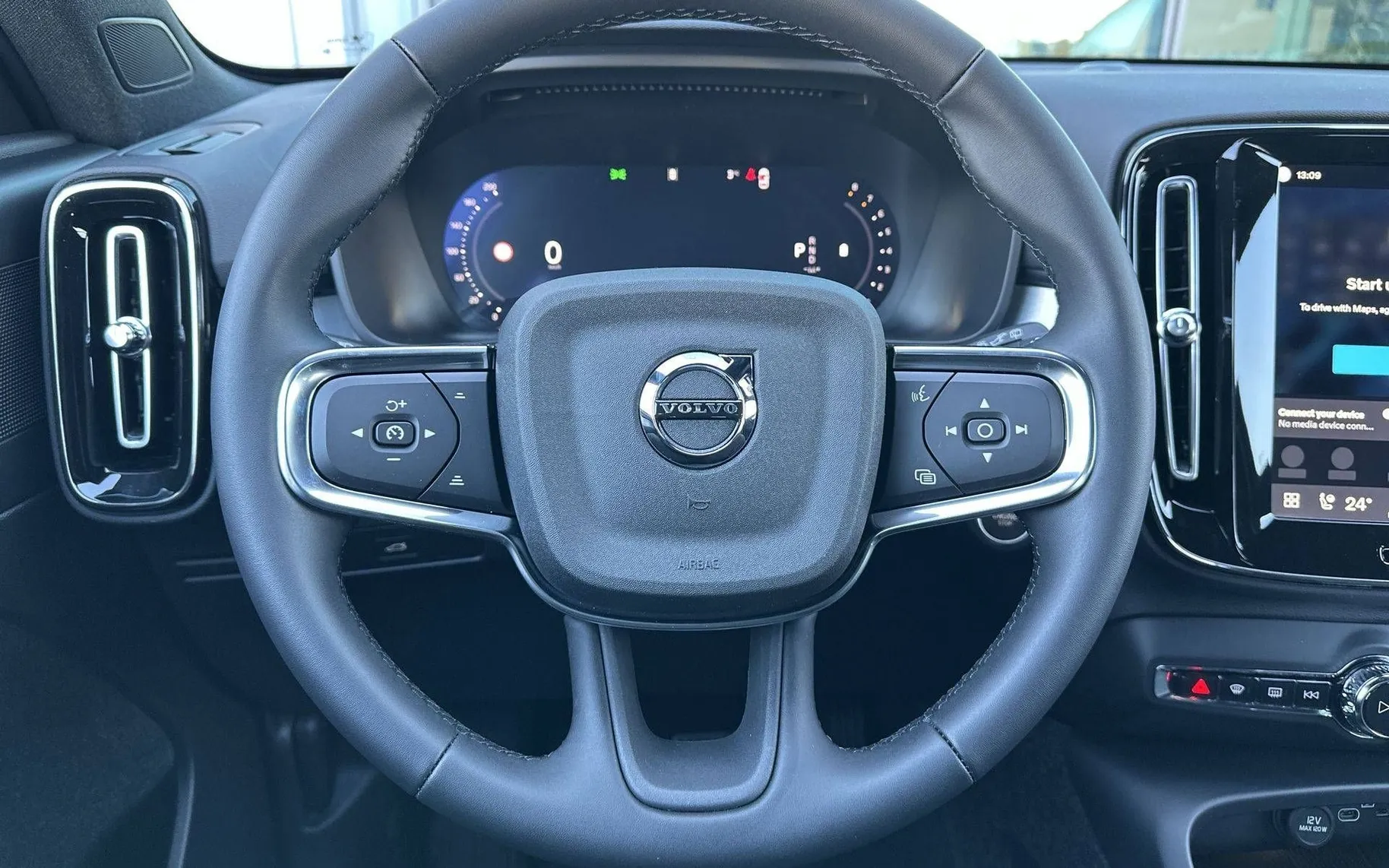 Notranja slika - Volvo XC40 - B3 P Core AT DCT 3 leta garancije + 3 servisi... - 14