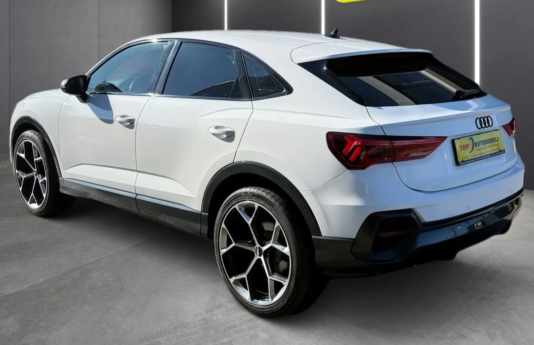Zunanja slika - Audi Q3 - Sportback 35 TDI MATRIX LINE ASSIST PDC NAVI TEMPOMAT - 5