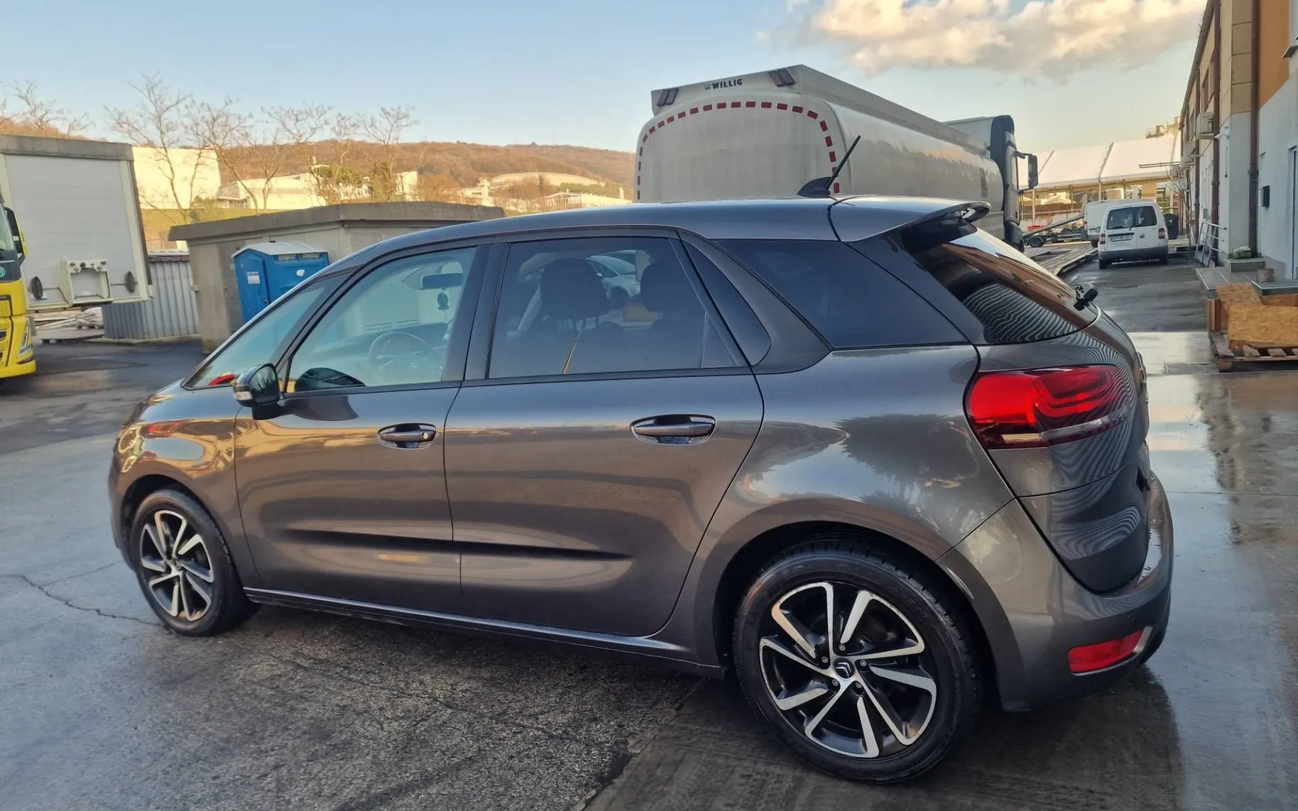Zunanja slika - Citroën C4 SpaceTourer - 1.5D AVTOMATIK - 6
