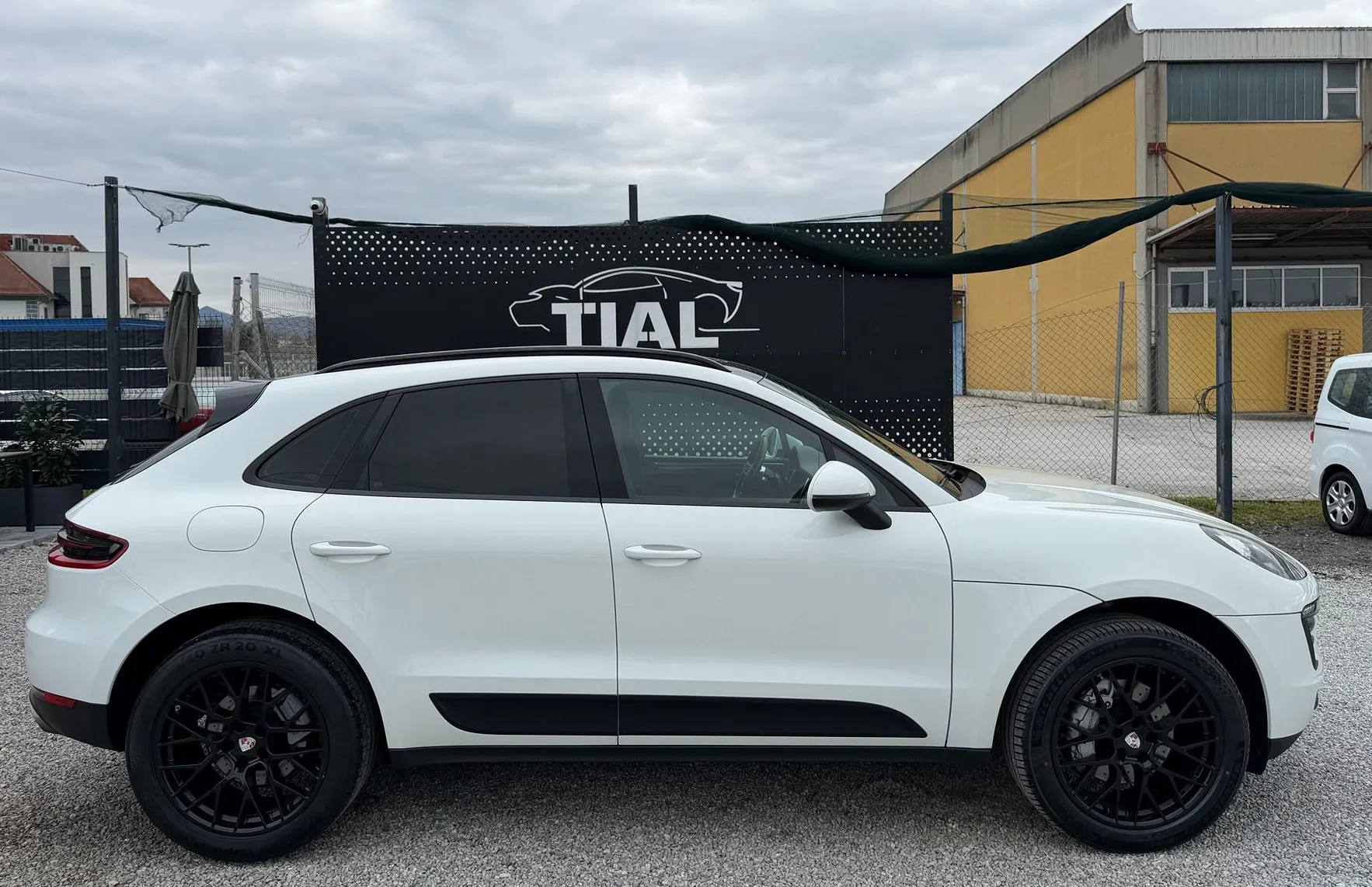 Zunanja slika - Porsche Macan - 3.0 D LED-20COL-4X4-NAVI-MEMORY-USNJE- MOZ.MENJAVA - 8