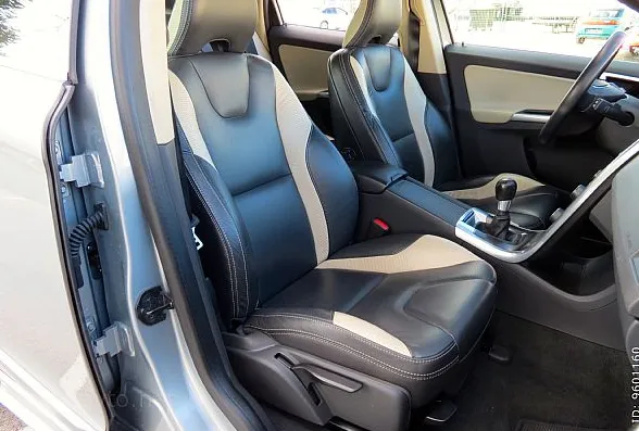 Zunanja slika - Volvo XC60 - FWD DRIVe R-Design - 10