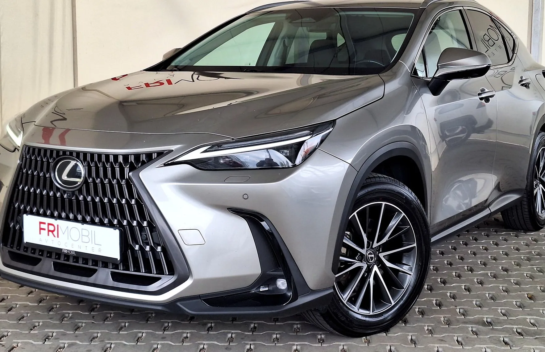 Zunanja slika - Lexus NX - 350h AWD Executive•KAM360•AMBIENT•HEAD-UP•MEMORY• - 1