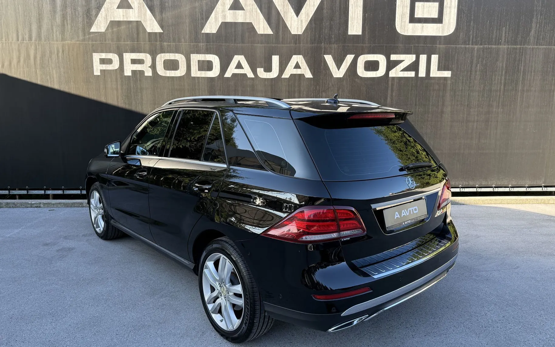 Zunanja slika - Mercedes-Benz GLE-Razred - GLE 250d-PANORAMA-360°-USNJE- NAVI-H K - 5