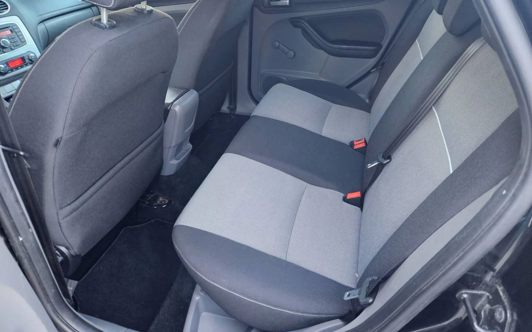 Notranja slika - Ford Focus - 1.6  1.LASTNIK  SLO SAMO 115000KM - 11