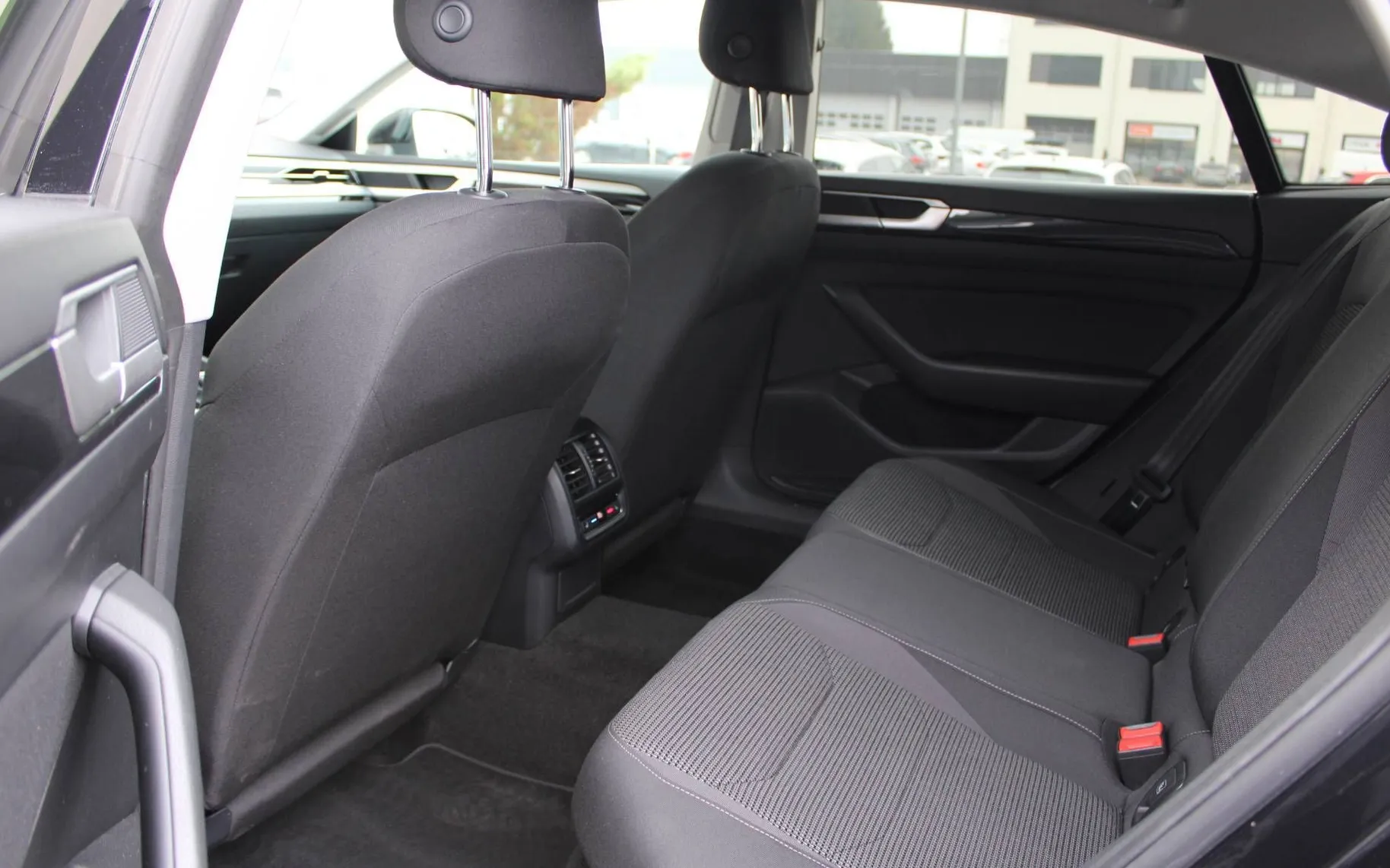 Zunanja slika - VW Arteon - 2.0 TDI avt.110kW LED NAVI GRETJE SED PDC - 8