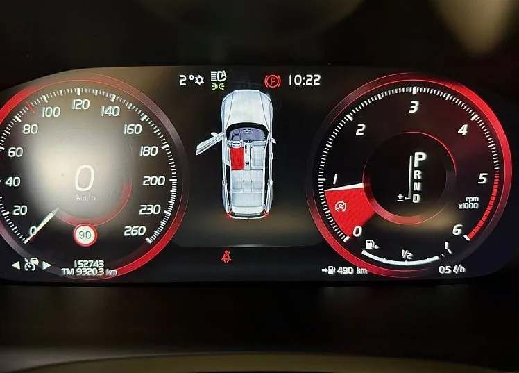 Zunanja slika - Volvo V60 - D4 AUT Momentum - VLEČNA KLJUKA - 15