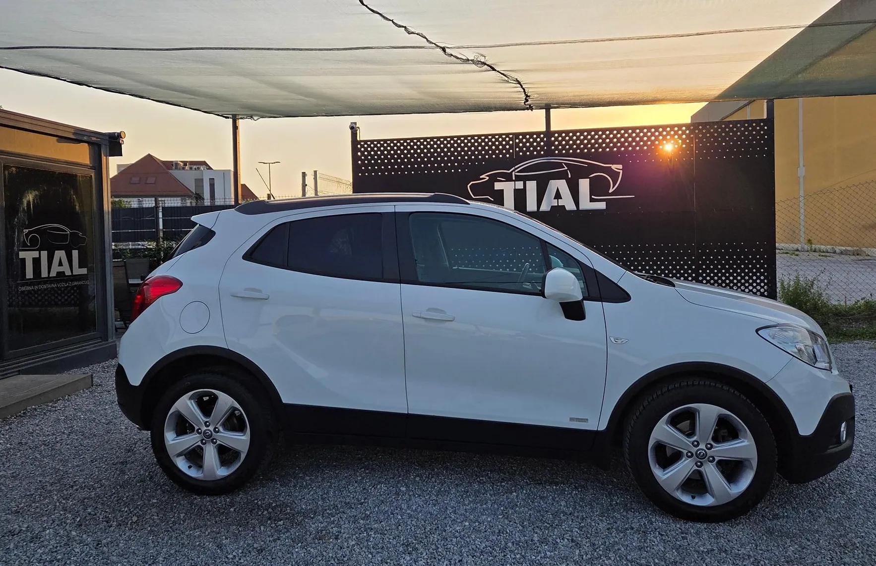 Zunanja slika - Opel Mokka - 1.7DTI-4X4-SLO-AVT.KLIMA-LED-PDC-ALU-SERVISIRANA.. - 8