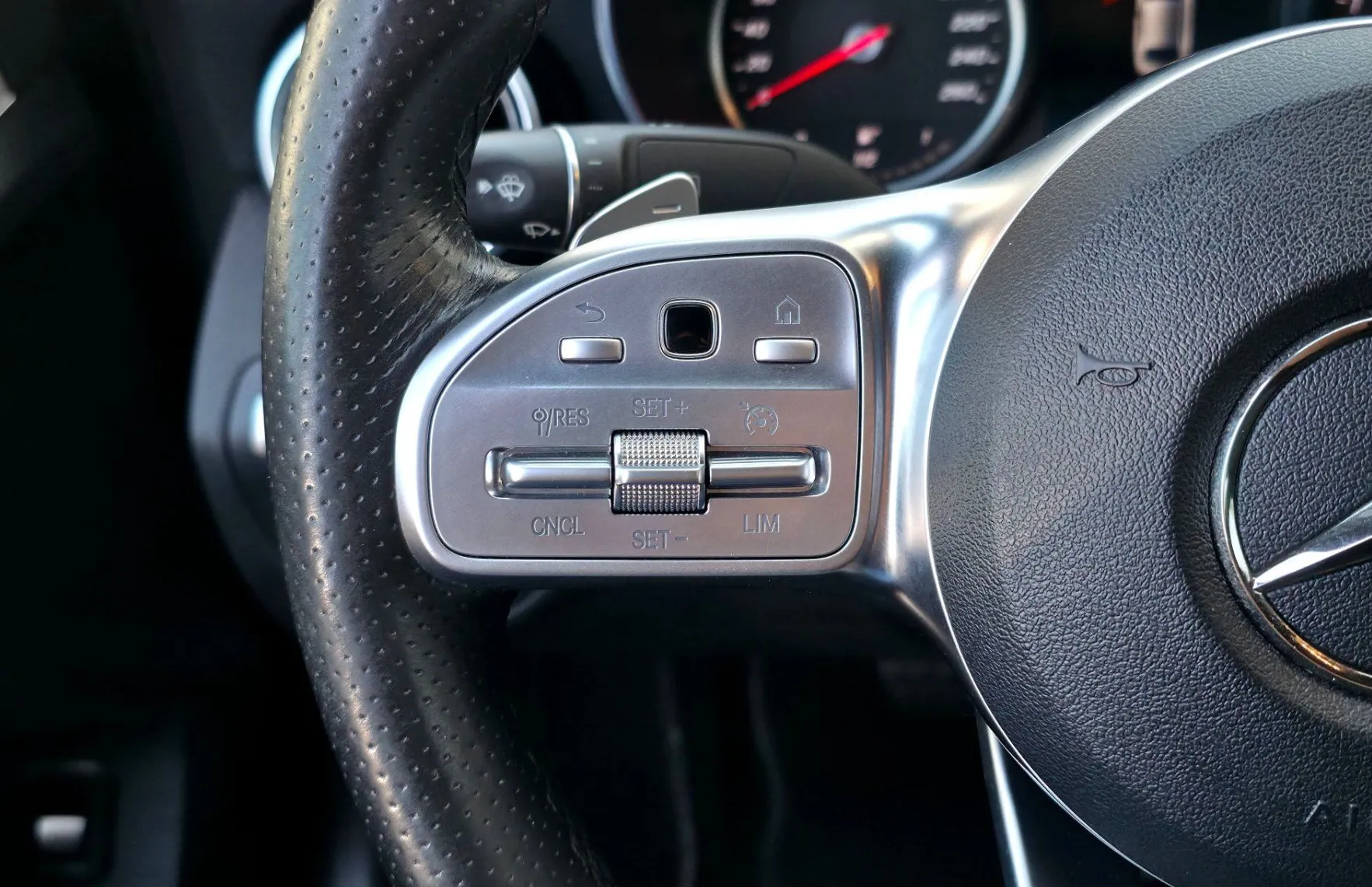 Zunanja slika - Mercedes-Benz C-Razred - 180d AMG Line Avt. LED•TEMP•NAVI•KAMERA•F1•18C - 9