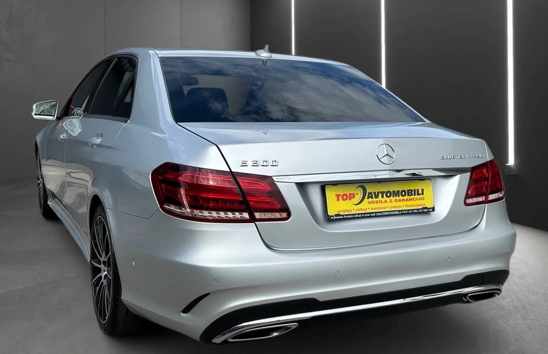 Zunanja slika - Mercedes-Benz E-Razred - 300 BLUETEC HYBRID LED NAVI PDC KAMERA TEM TOP - 6