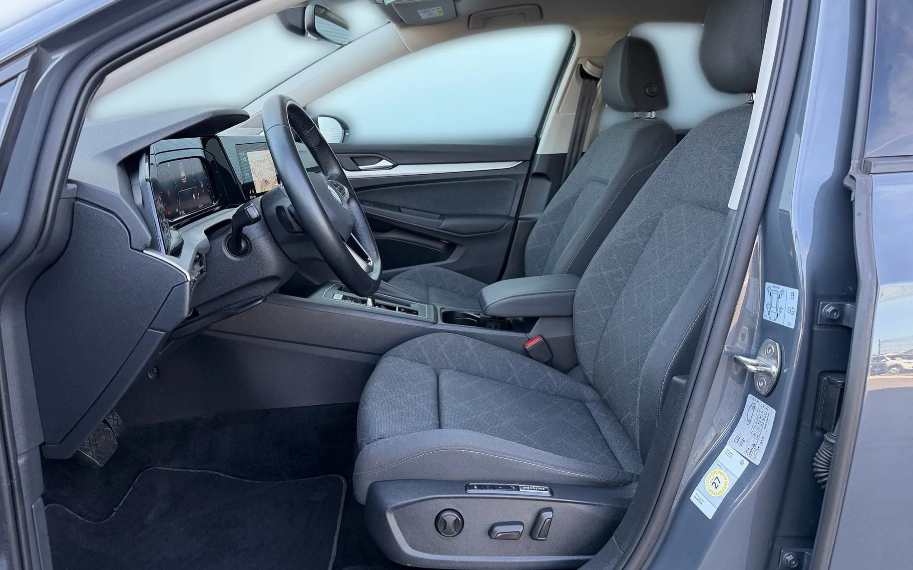 Notranja slika - Volkswagen Golf - 2.0 TDI BMT Life DSG-LED-ACC-PDC-Vzv.kamera-Masaža - 7