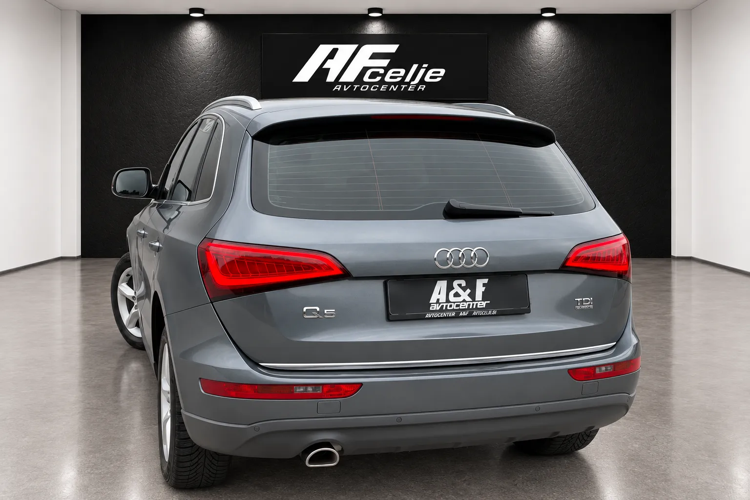 Notranja slika - Audi Q5 - 2.0 TDI-Q-4X4-155.000KM-LIZING ZA TUJCE- - 7