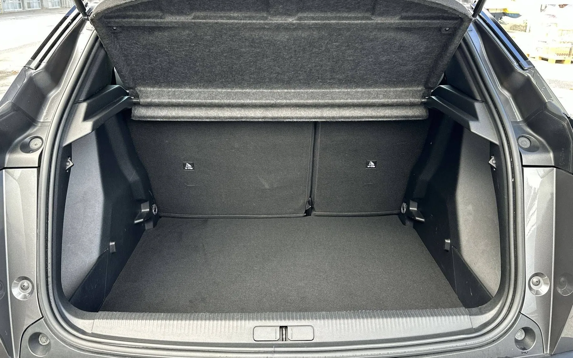 Notranja slika - Peugeot 2008 - 1.2 PureTech 130 S S Active - 12