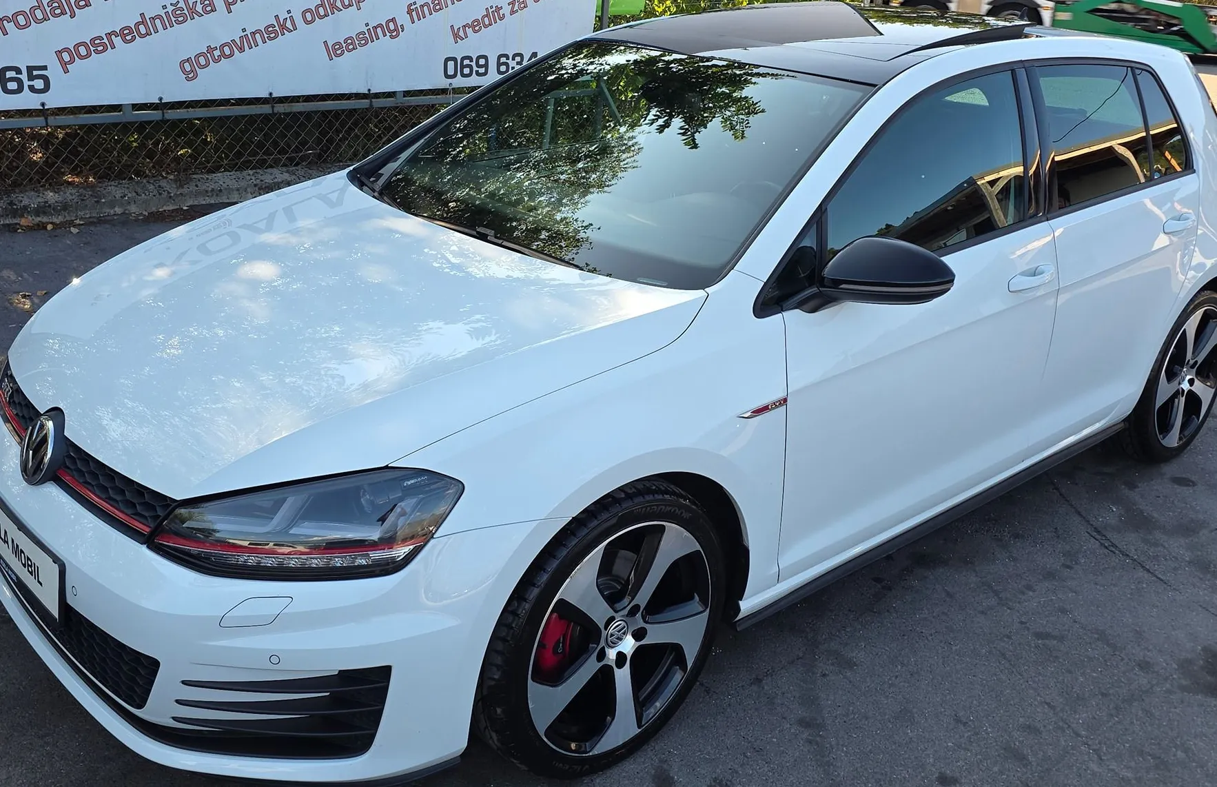 Zunanja slika - Volkswagen Golf - 2.0 GTI BMT LED-ŠIBEDAH-GRETJE SEDEŽEV-ALU - 8