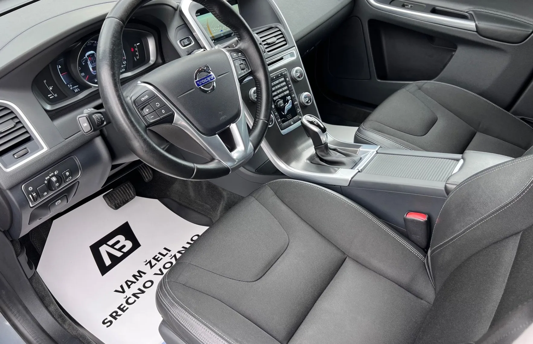 Zunanja slika - Volvo XC60 - 2.4 AWD D4+XENON+NAVI+KLJUKA... - 9