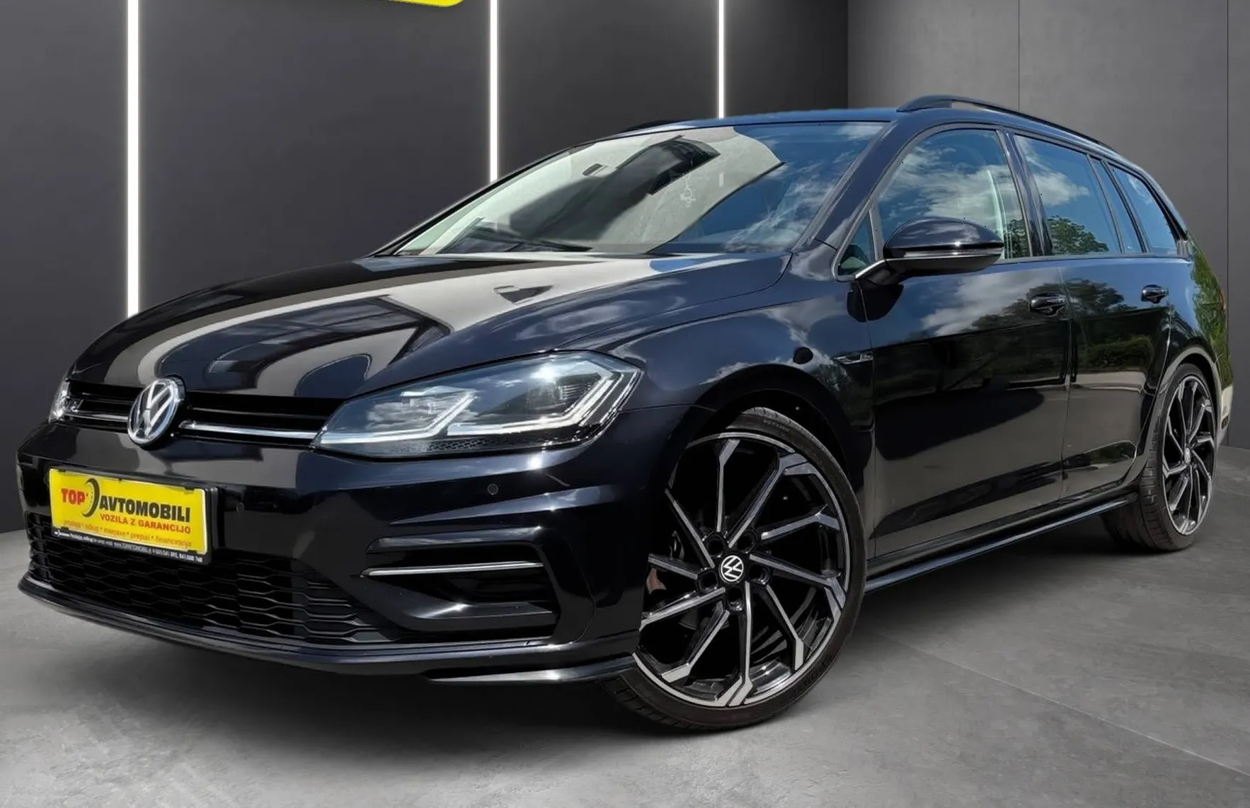 Zunanja slika - VW Golf - Variant 2.0 TDI R-LINE FULL LED ACC SLOVENSKO POREKLO PD.. - 1
