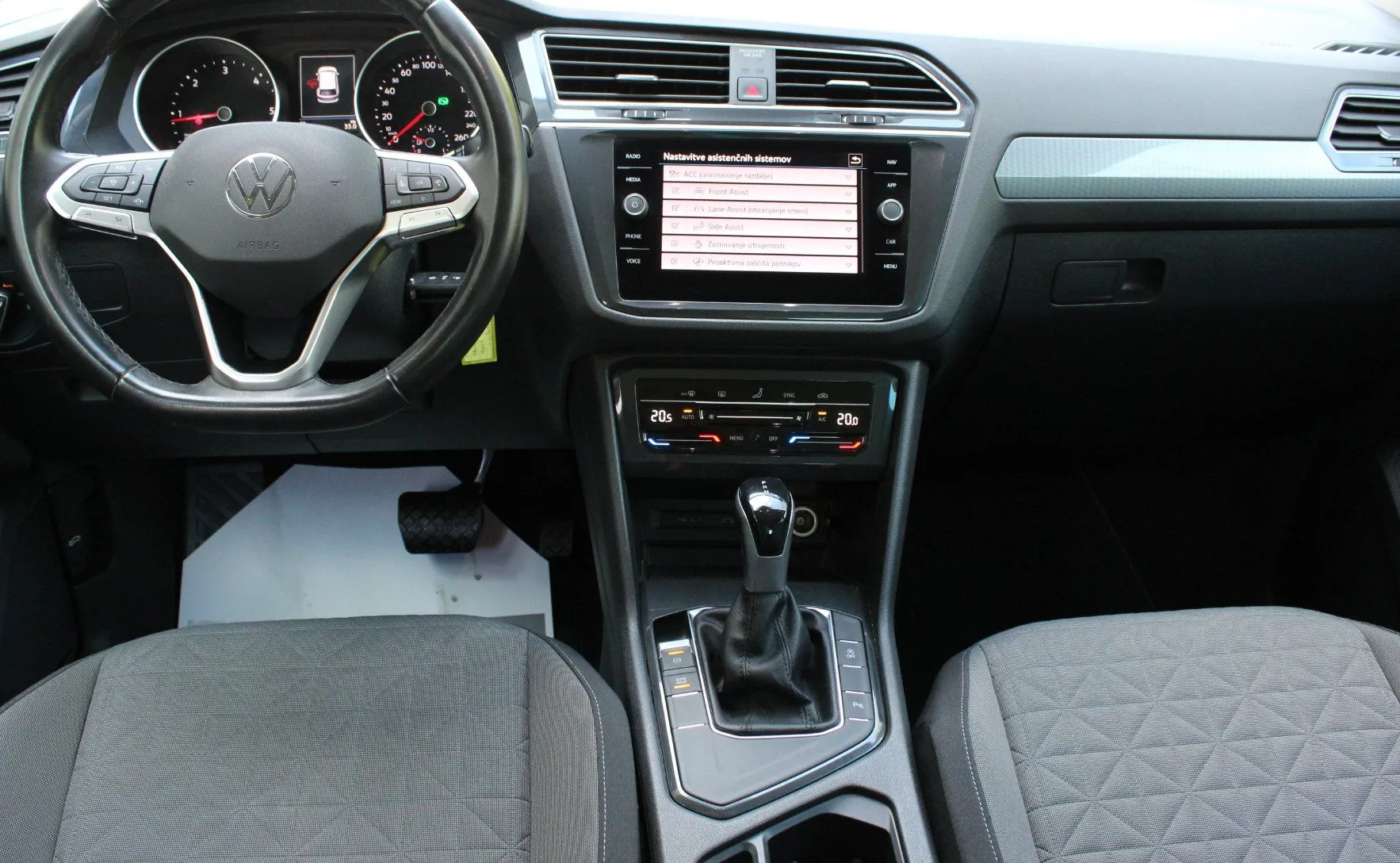 Zunanja slika - VW Tiguan - 2.0 TDI BMT Life DSG ALU LED PDC NOVI MODEL - 10