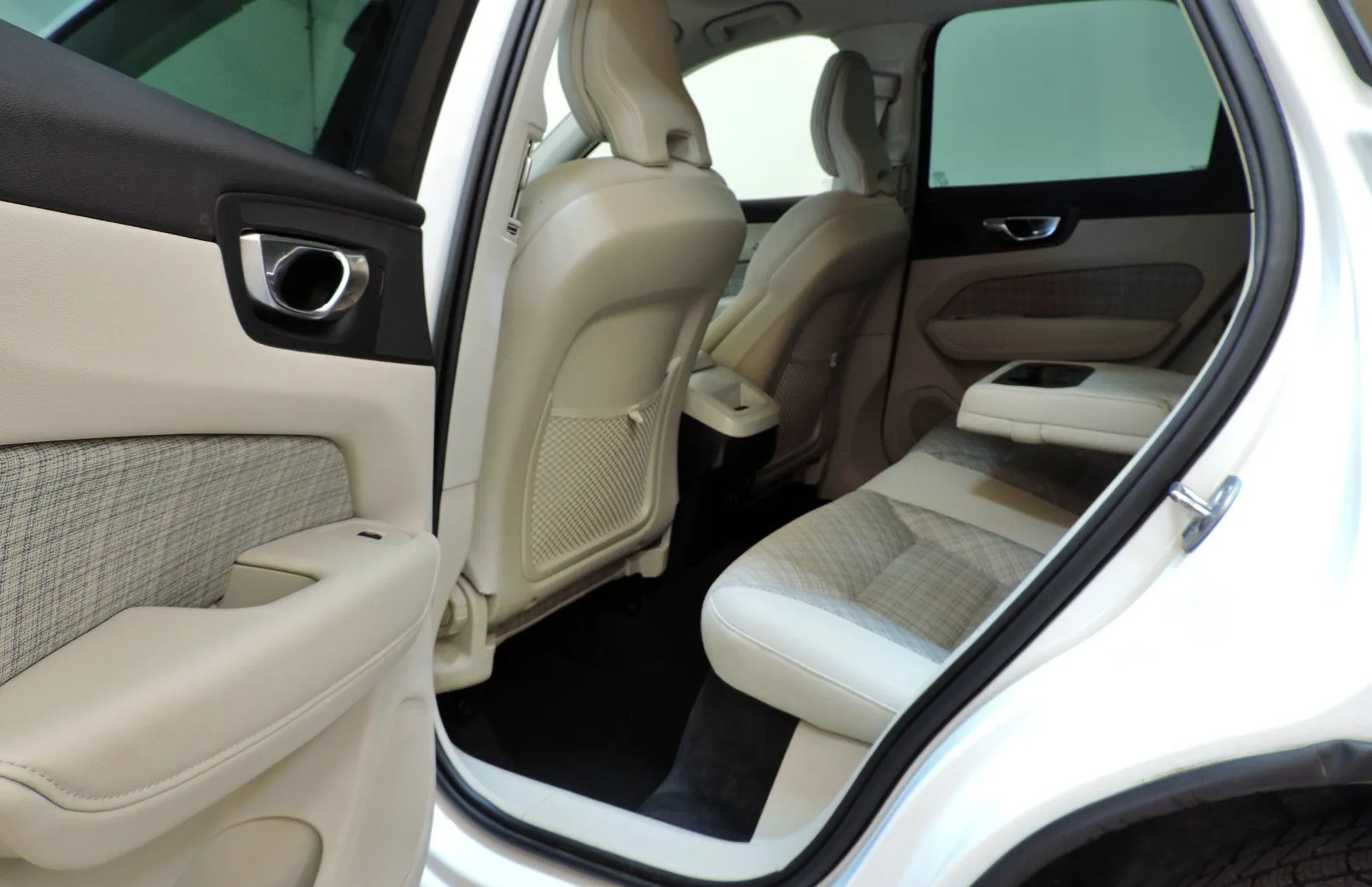 Zunanja slika - Volvo XC60 - B4D AWD  Avt. LED-VIRTUA - 10