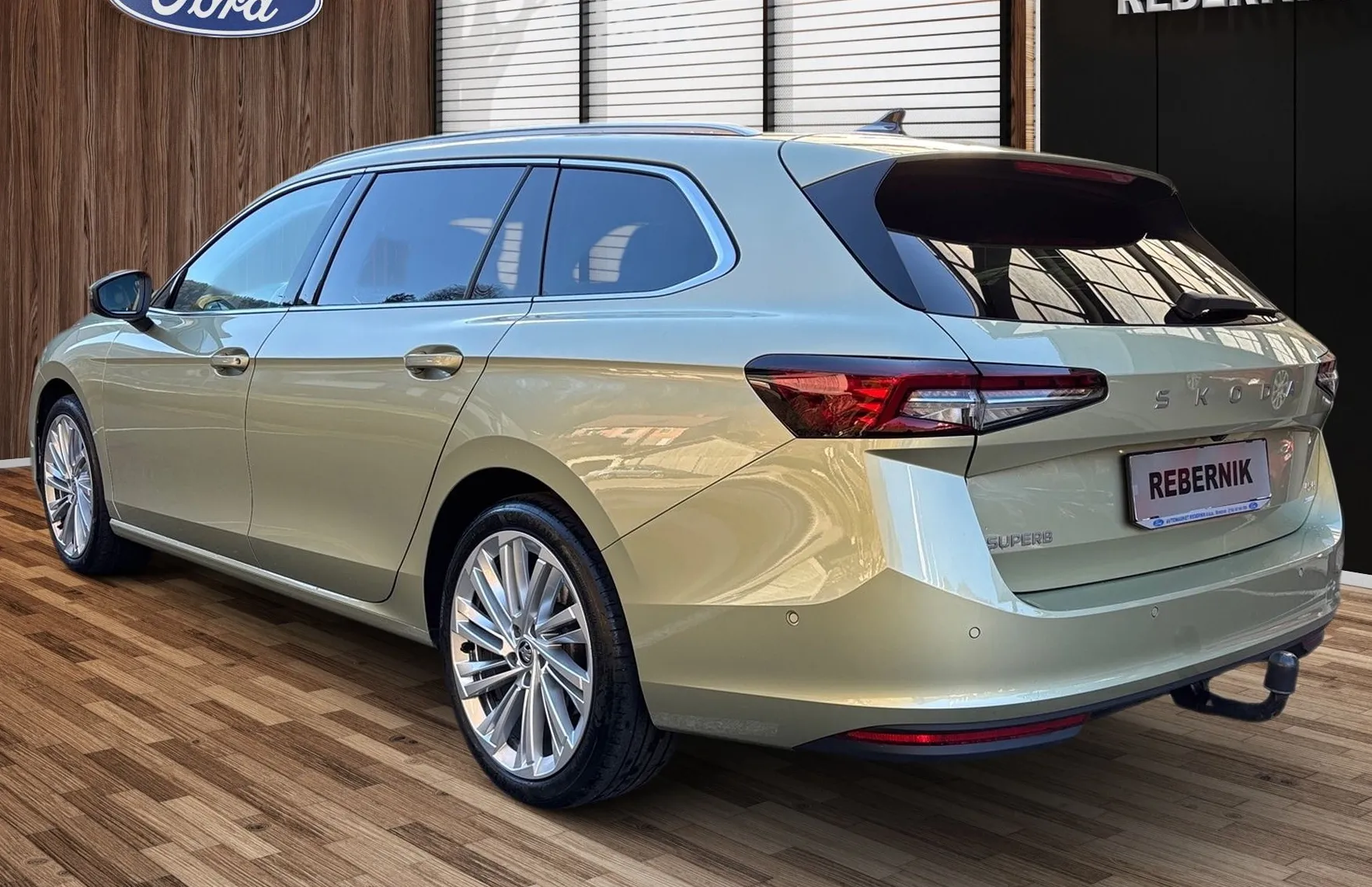 Zunanja slika - Škoda Superb - SELECTION Combi 2.0 TDi DSG 4X4 193PS-SLO-1.LAST - 8