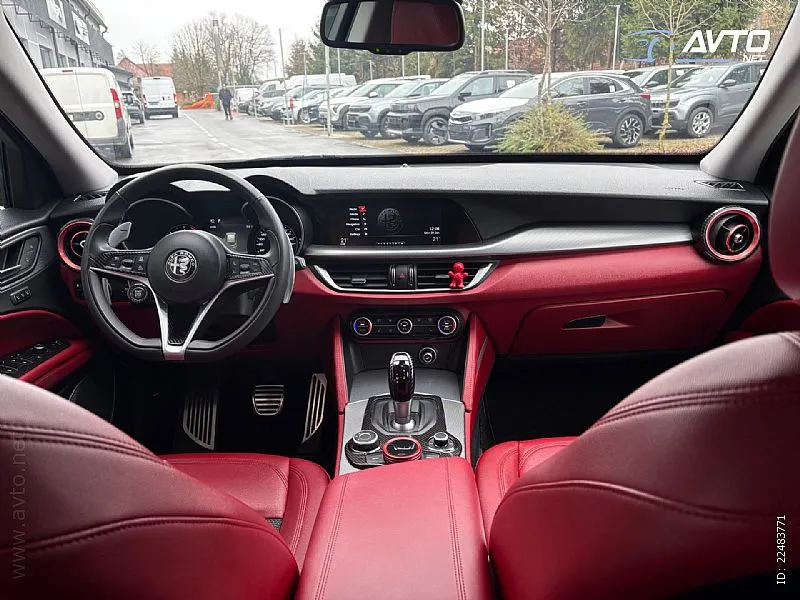 Notranja slika - Alfa Romeo Stelvio - Q4 2,2 Diesel 210 Business Avt. - 3
