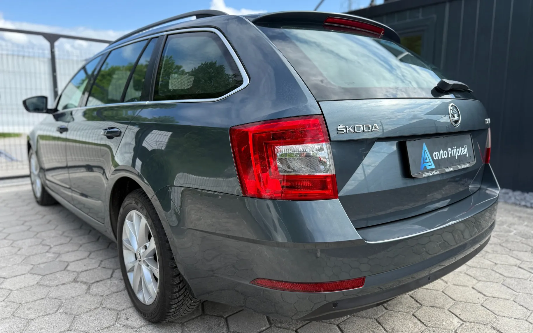 Zunanja slika - Škoda Octavia - 2.0 TDI 110KW Avt - 5