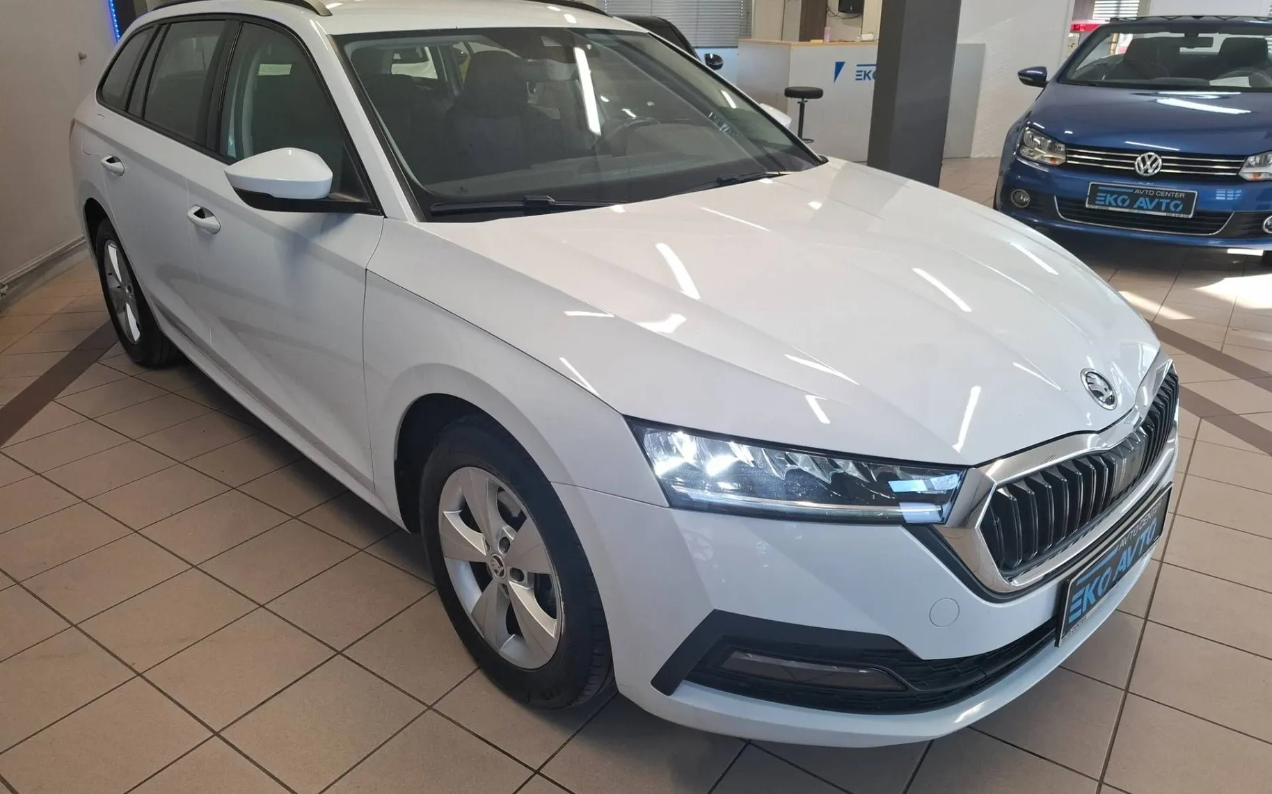 Zunanja slika - Škoda Octavia - Combi 2.0 TDI DSG-NAVI-PDC-ACC-FULL LED-ALU- - 2