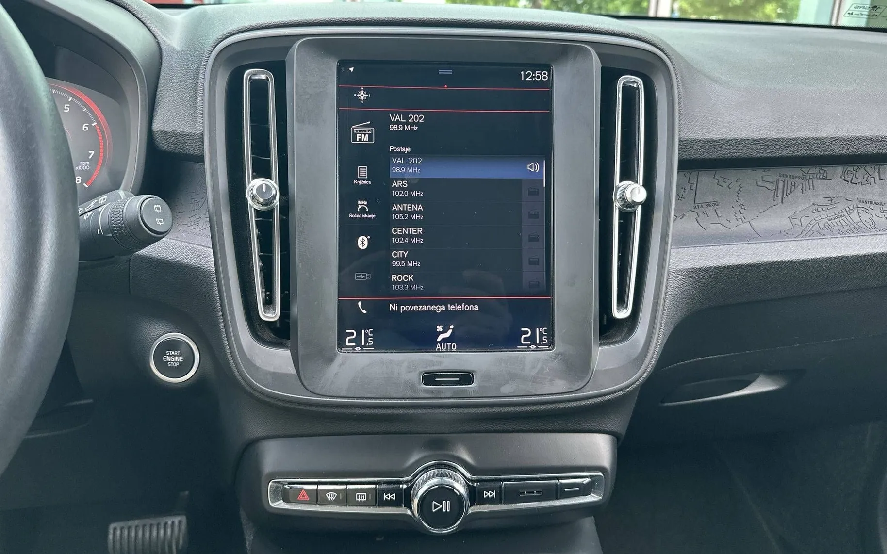 Notranja slika - Volvo XC40 - T3 Momentum Avt - 16