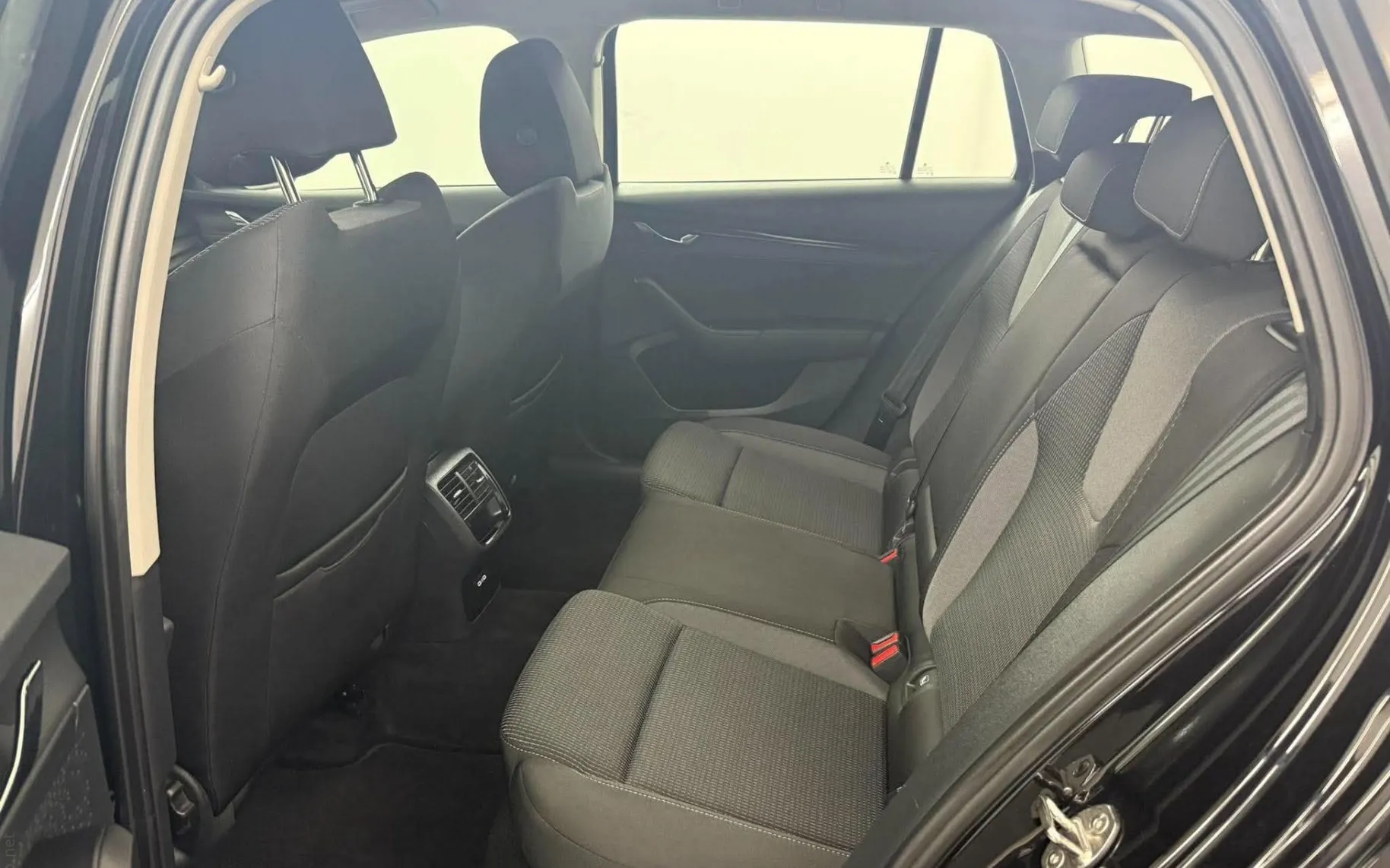 Zunanja slika - Škoda Octavia - Combi 2.0 TDI. DSG.2024 SAMO 89.000 KM - 15