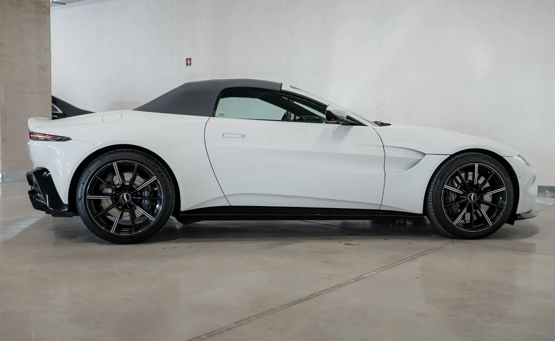 Zunanja slika - Aston Martin Vantage - Roadster Boris - 4