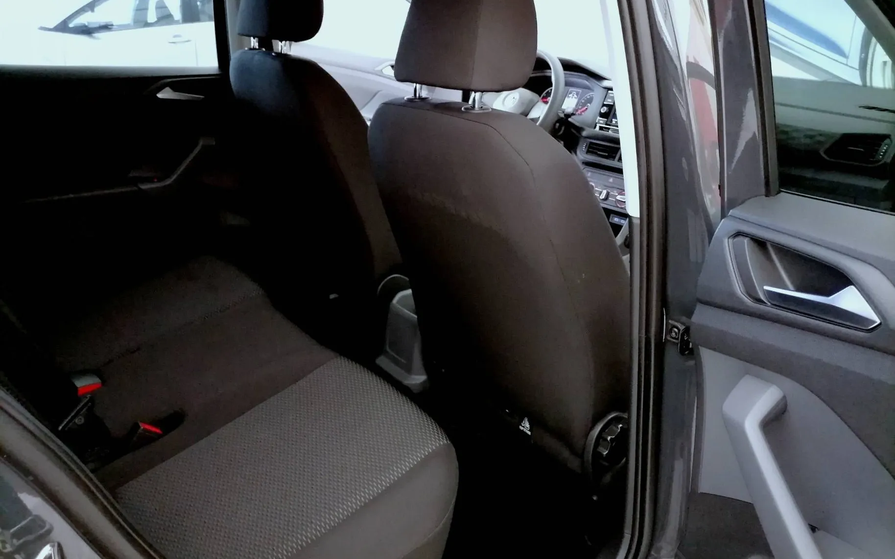 Notranja slika - Volkswagen T-Cross - 1.0 TSI Life  95  ALU PDC LED 1.LASTNIK-KOT-NOV .. - 8