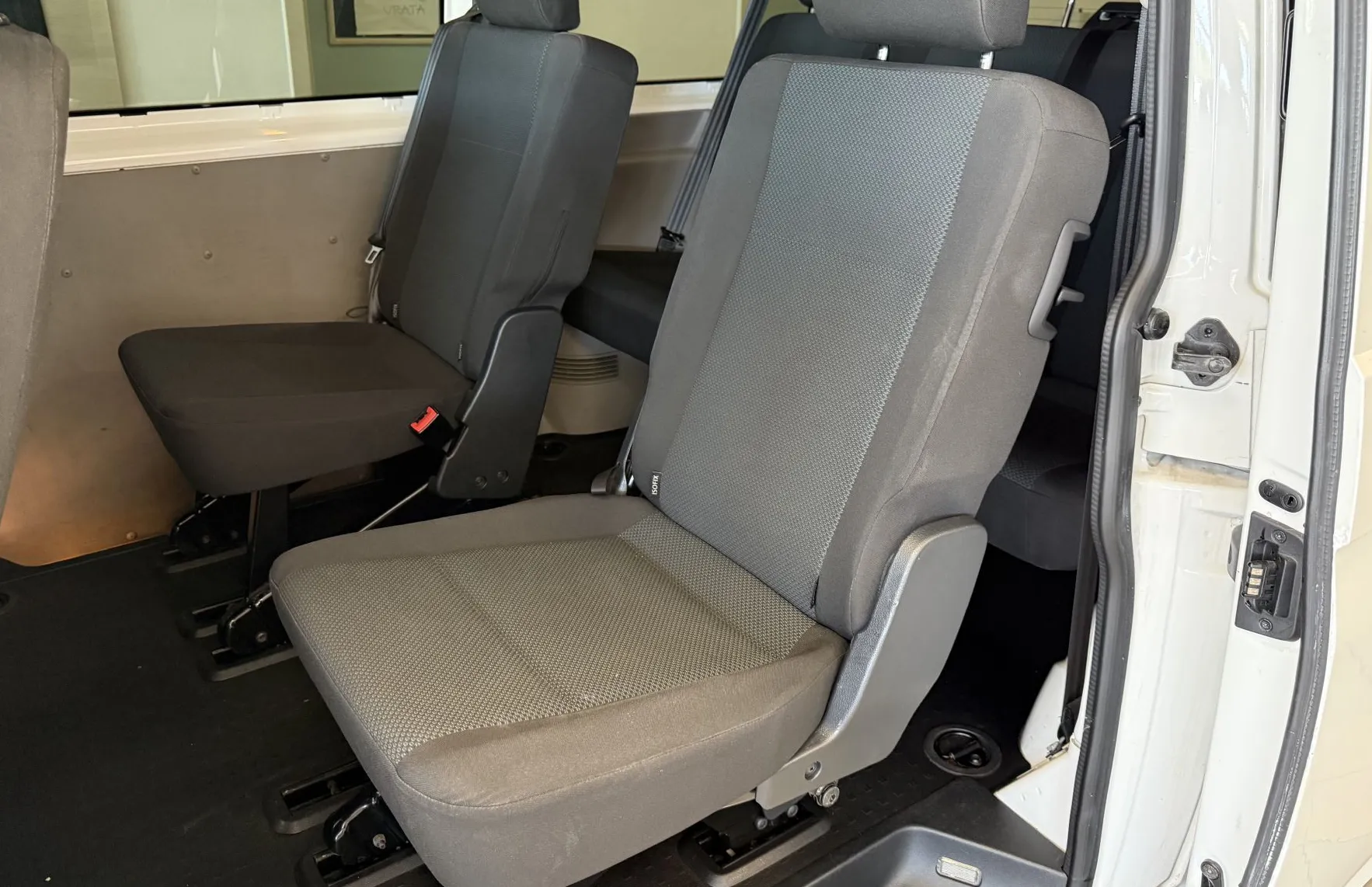 Zunanja slika - VW Transporter - T6 Kombi  7+1  2.0 TDI DSG - 9