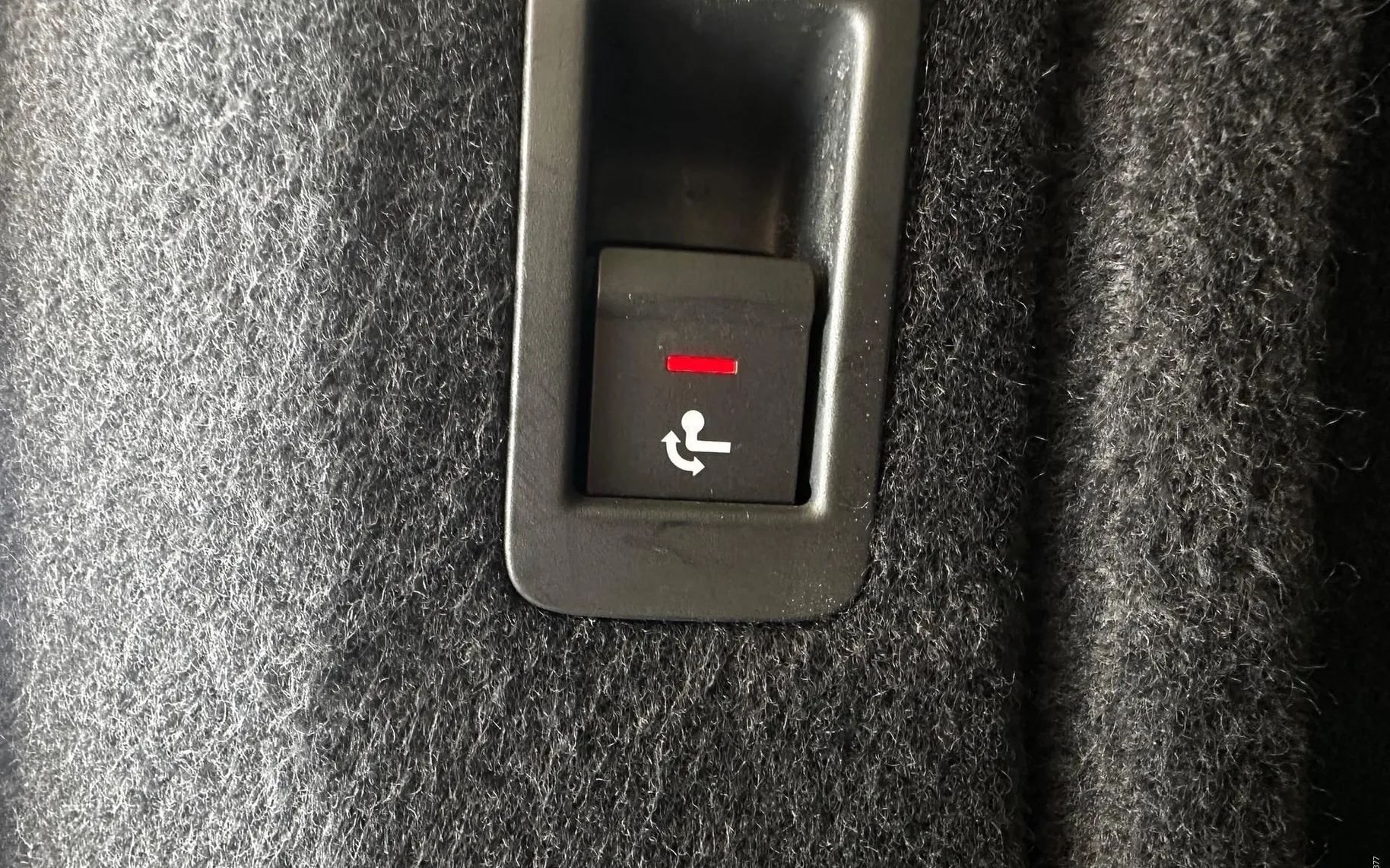 Notranja slika - Audi A4 Avant - 2.0TDI-VIRTUAL-MATRIX-F1-360KAMERE-2XPDC-NA OBRO.. - 10