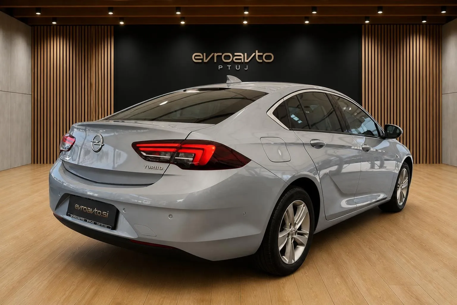 Notranja slika - Opel Insignia - Grand Sport 1.5 Turbo ecoTEC Innovation Slovenec - 7
