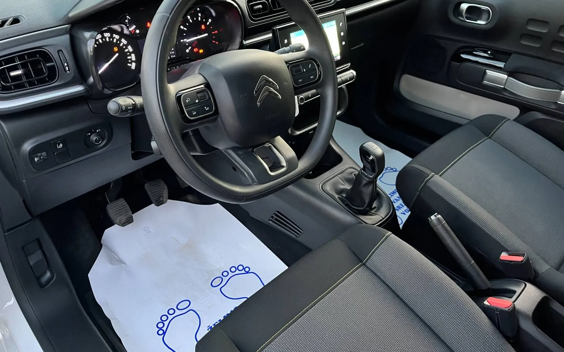 Notranja slika - Citroën C3 - Feel PureTech -1 LASTNICA-66.000km-NAVI-PDC... - 11