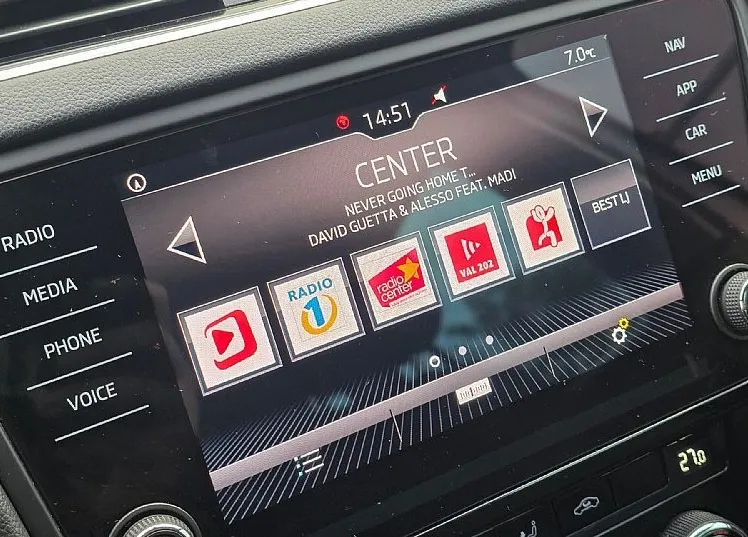 Zunanja slika - Škoda Octavia - 1.6 TDI STYLE ALU PLATIŠČA-PDC-NAVIGACIJA - 17