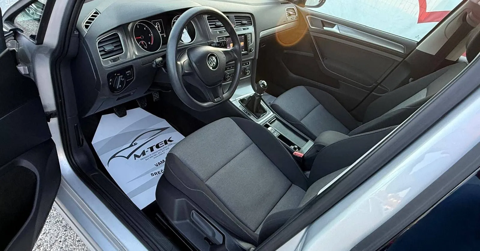 Notranja slika - Volkswagen Golf - 1.6 TDI BMT Comfortline - 11