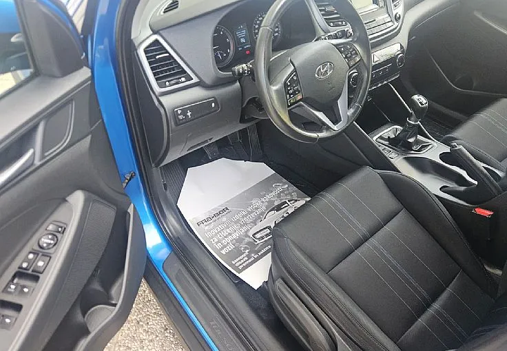 Zunanja slika - Hyundai Tucson - 1.7 CRDi 116ks °LED° °TEMPOMAT°°16-COL° - 7