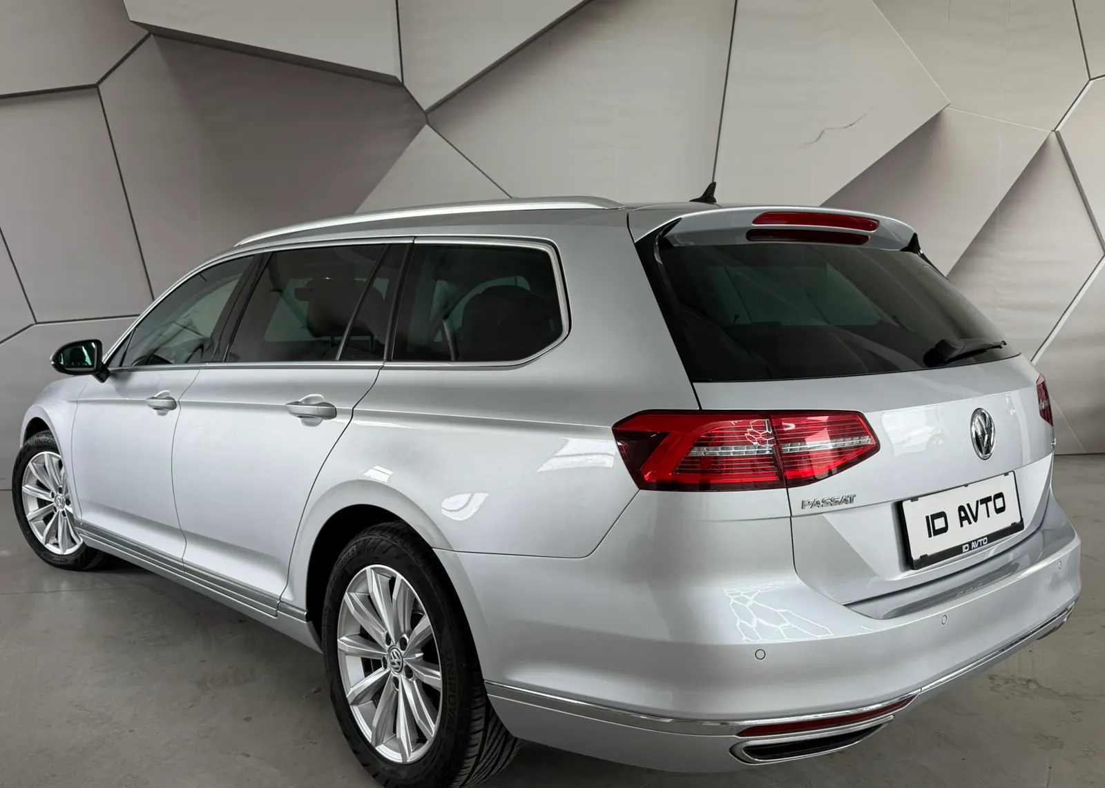 Zunanja slika - Volkswagen Passat - Variant 2,0 TDI BMT Connect DSG - 4